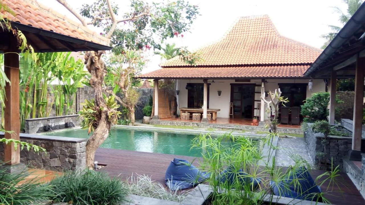 Villa Aquin Surakarta  Exterior photo